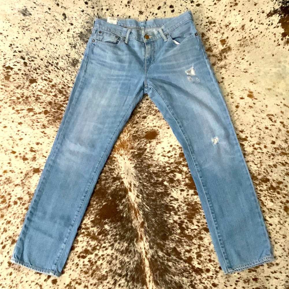 Levi’s light wash denim w/distress - no stretch